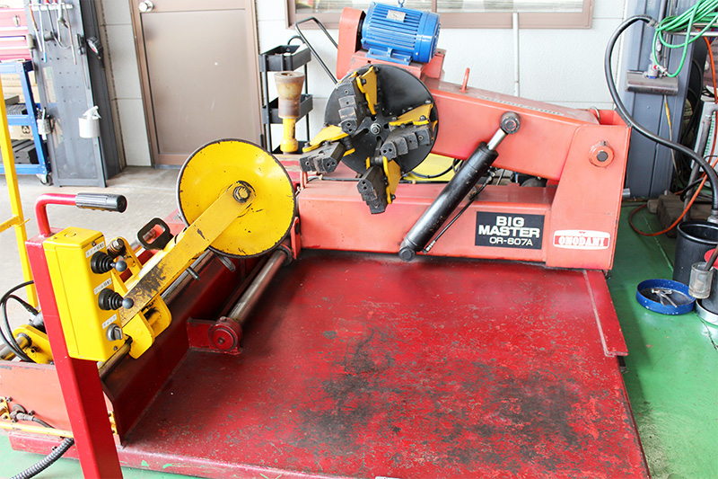 豊富な設備で様々な車種・メンテナンスに対応