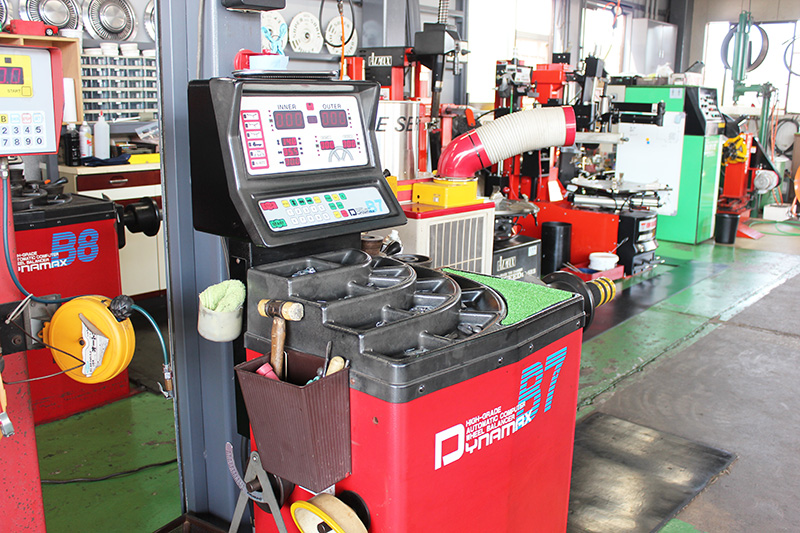 豊富な設備で様々な車種・メンテナンスに対応