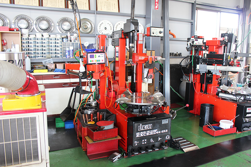 豊富な設備で様々な車種・メンテナンスに対応